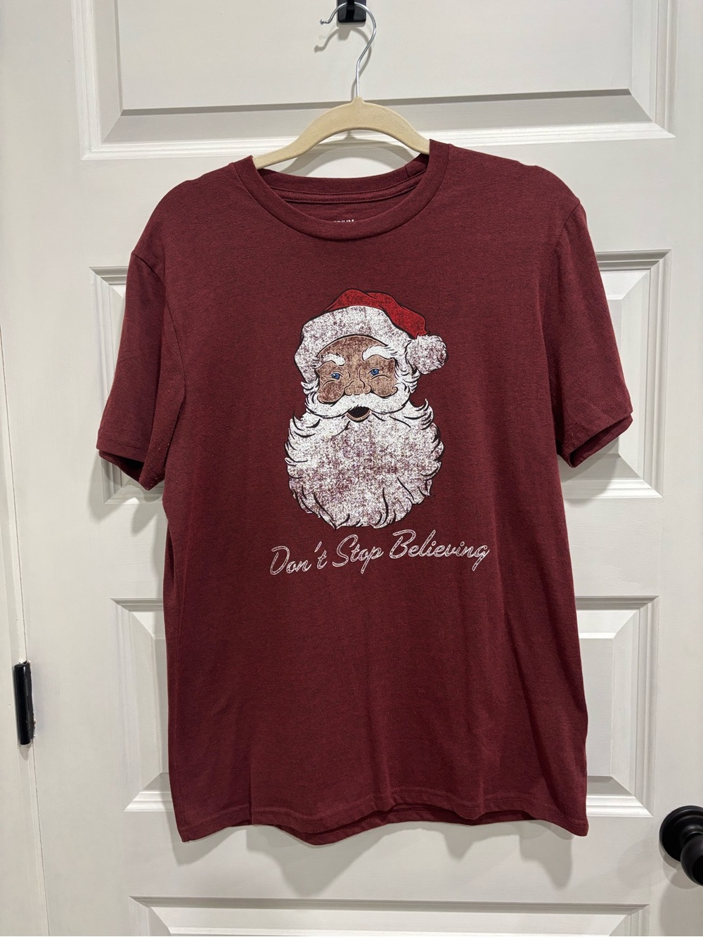 Vintage-Inspired Santa Graphic Tee - Don't Stop Believing